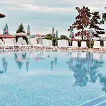 Gardenia Hills Hotell 3*