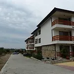Gardenia Hills 3*