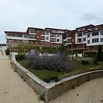 Gardenia Hills Hotell 3*