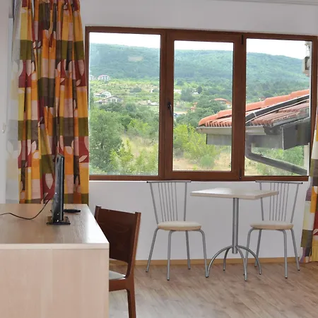 Gardenia Hills 3*